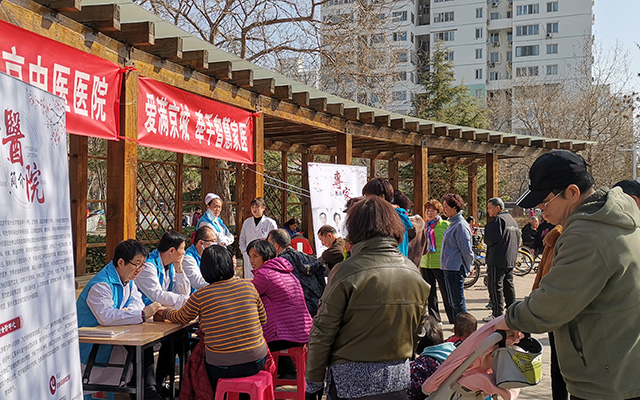 【学雷锋日】安博体育网页版-安博体育(中国),安博体育网页版-安博体育(中国)举办“爱满京城，牵手智慧家医”志愿服务活动(图2)